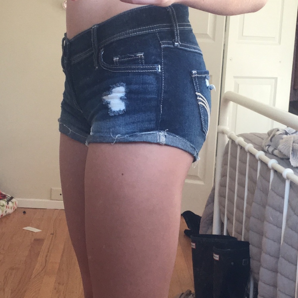 hollister ripped jean shorts!! - Picture 2 of 4